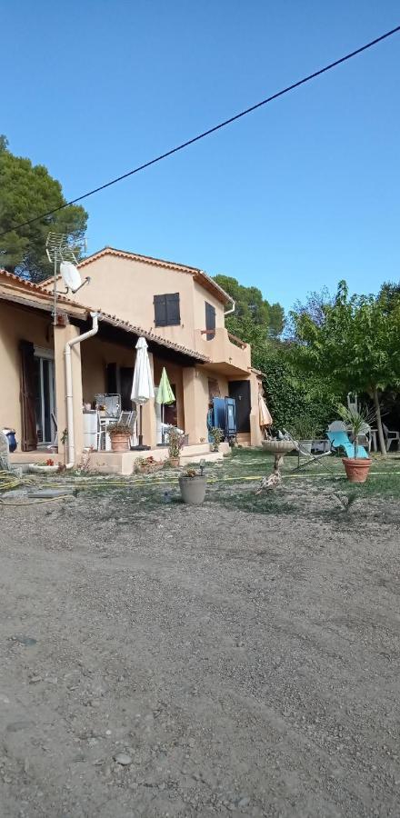 Les Cigales Panzió Villelaure Kültér fotó