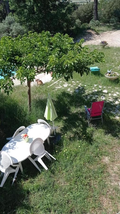 Les Cigales Panzió Villelaure Kültér fotó