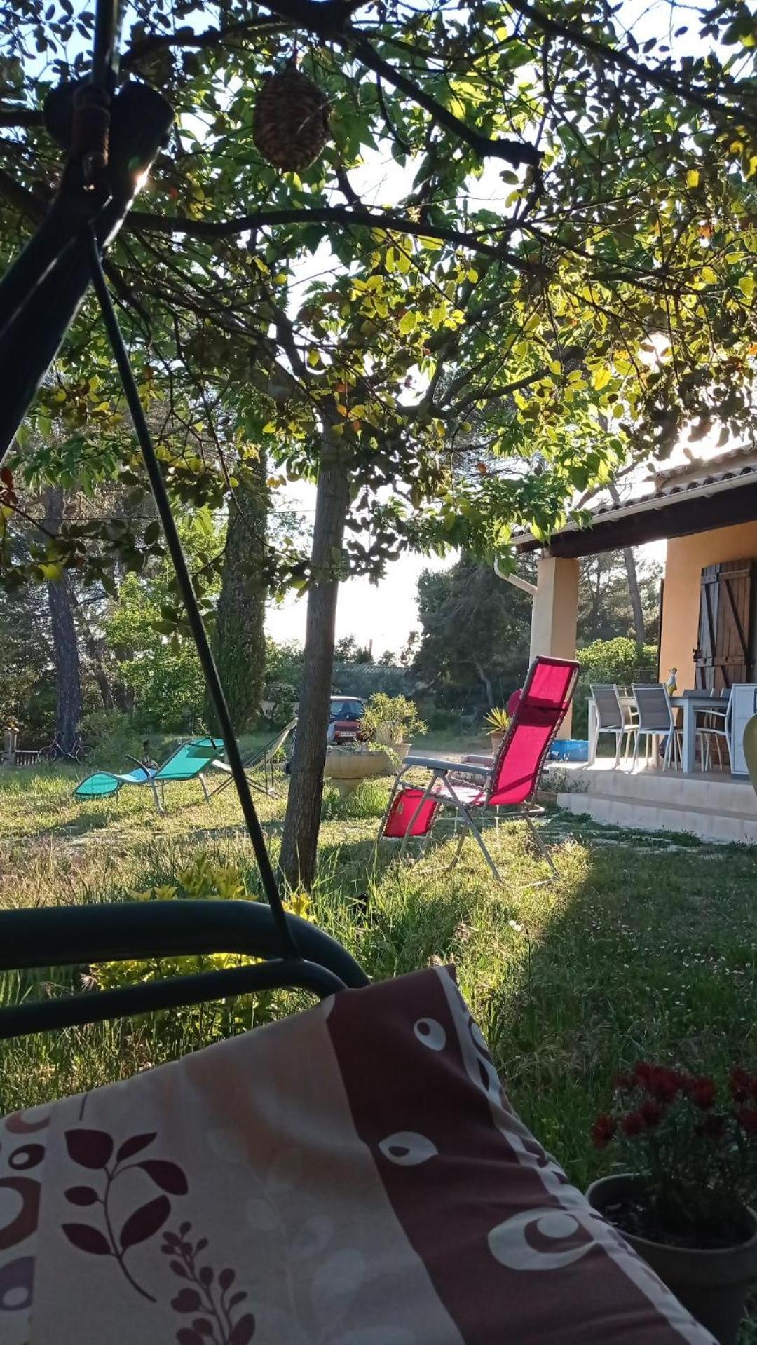 Les Cigales Panzió Villelaure Kültér fotó